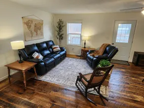 Oak Hollow House - Image 3