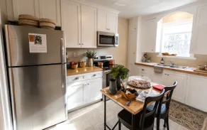 Downtown Manheim Suite to Eat, Drink, and Shop! - Image 3