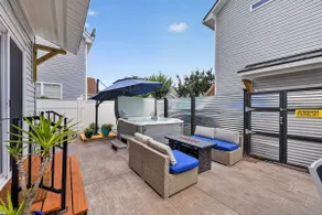 Golf cart + fenced courtyard + hot tub + fire pit - Image 5