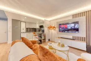 Premium Spa Suite near Paris – Hot Tub & Massage - Image 4