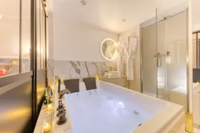 Premium Spa Suite near Paris – Hot Tub & Massage - Image 2