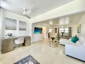 2237/U2-BeachFront-Sensation-Apt-with AC-Downtown - Image 4