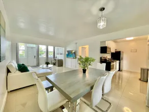 2237/U2-BeachFront-Sensation-Apt-with AC-Downtown - Image 2