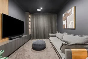 Luxe Coastal Retreat - Image 3