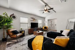 SFH, Sleeps 9, No Stairs, 2-Car Garage, Texas Tech - Image 2
