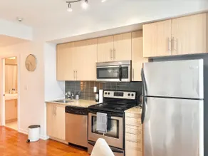 Cozy luxury 1 Bedroom & Office Maple Leaf Square - Image 3