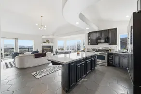 Hilltop Luxe Retreat | Sleeps 10 | City Views - Image 5
