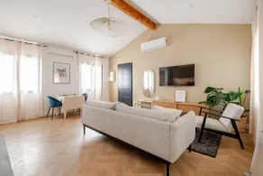 House in a park, free private parking, tram A - Image 5