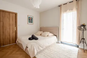 House in a park, free private parking, tram A - Image 3