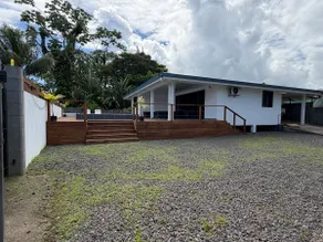 Spacious 3-bedroom house with pool in Papeari - Image 3