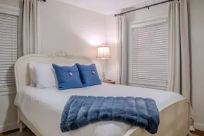 Bright & Spacious Home - Prime Location! - Image 5