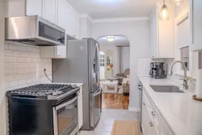 Bright & Spacious Home - Prime Location! - Image 2