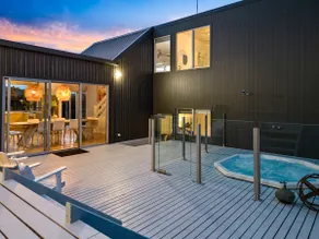 Nalu Retreat for 12|Coastal Escape with Spa & Fire - Image 4