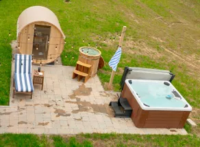 Northern Escape | Hot Tub, Sauna, Cold Plunge - Image 2