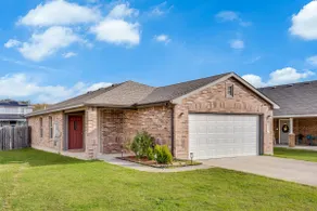 Modern Family-Friendly Home in Hutto - Image 2
