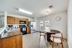 Modern Family-Friendly Home in Hutto - Image 4