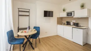 The Refined – Comfort close to the train station. - Image 2