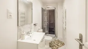 The Refined – Comfort close to the train station. - Image 5
