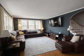Large historical home, pet friendly. - Image 2