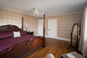 Large historical home, pet friendly. - Image 5