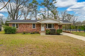 Bright Renovated 3BR Near Town - Image 2