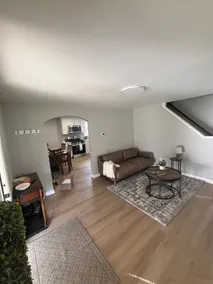 Newly renovated 2BR near North Shore quiet street - Image 3
