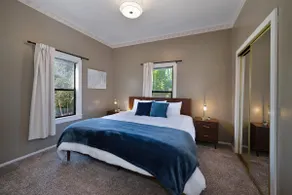 Cottage in Historic Folsom - Image 5