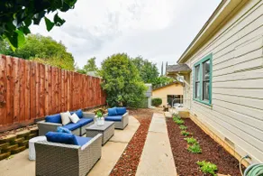 Cottage in Historic Folsom - Image 4