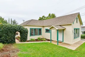 Cottage in Historic Folsom - Image 2
