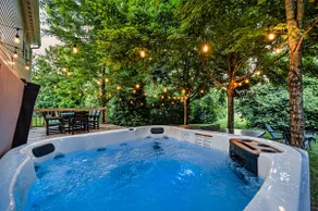 Hot Tub~Shuffleboard~Arcade~Spacious for Groups - Image 5