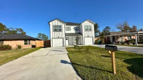 Quiet 3BR Stay King Bed Near Downtown - Image 4