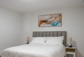 King&Queen Size 2BEDRooms Suite with Private Entry - Image 2
