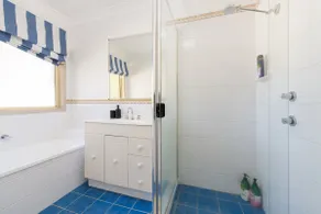 3BR Guesthouse w Sunroom Near Stanhope Leisure - Image 3