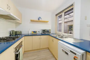 3BR Guesthouse w Sunroom Near Stanhope Leisure - Image 4