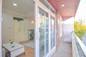 Serene2BHKAudacity apt withprivatepatio forsmoking - Image 4