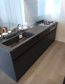 W10 / 10 minutes from the station / Top floor with a great view of the river, 4LDK, 88㎡ / Private parking available / About 30 minutes to the airport - Image 3