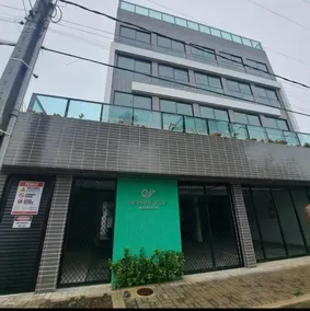 Studio with a queen-size bed, gym and pool in the building - Image 4