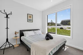 Leppington 5BR With Parking And Close To ED Square - Image 4
