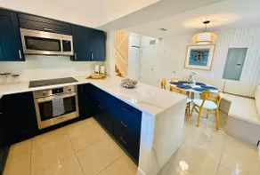 Sleeps 9 | 4BR Home |Walk to Wynwood| Free Parking - Image 2