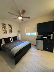 Sleeps 9 | 4BR Home |Walk to Wynwood| Free Parking - Image 5