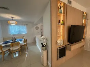 4BR Home | Walk to Wynwood | Free 2+ Parking spots - Image 2