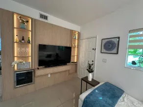 4BR Home | Walk to Wynwood | Free 2+ Parking spots - Image 5