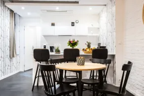 Hyper Center: Design, Bricks & Industrial Style - Image 2