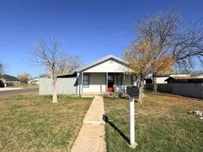 Cozy 2 bedroom house, close to the hospital - Image 2
