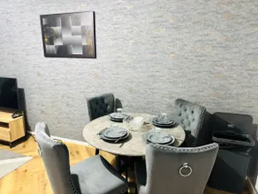 Air Conditioned Luxury 2-Bed Apartment,Office with Built-In TV King Bed, Private Entrance and free Parking - Image 5