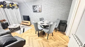 Air Conditioned Luxury 2-Bed Apartment,Office with Built-In TV King Bed, Private Entrance and free Parking - Image 2