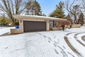 Spacious 3BR Warren Home Near GM Workspace Hub - Image 3