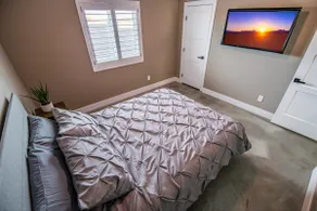 modern 2 bedroom house in a quiet neighborhood. - Image 4