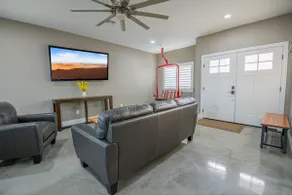 modern 2 bedroom house in a quiet neighborhood. - Image 2