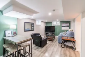 Spacious Private Basement Suite: Two Kings - Image 3